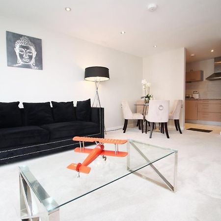 Perfect Getaway In Cardiff Marina Apartment Bagian luar foto