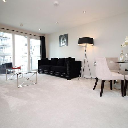 Perfect Getaway In Cardiff Marina Apartment Bagian luar foto