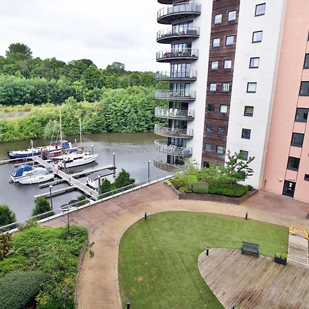 Perfect Getaway In Cardiff Marina Apartment Bagian luar foto
