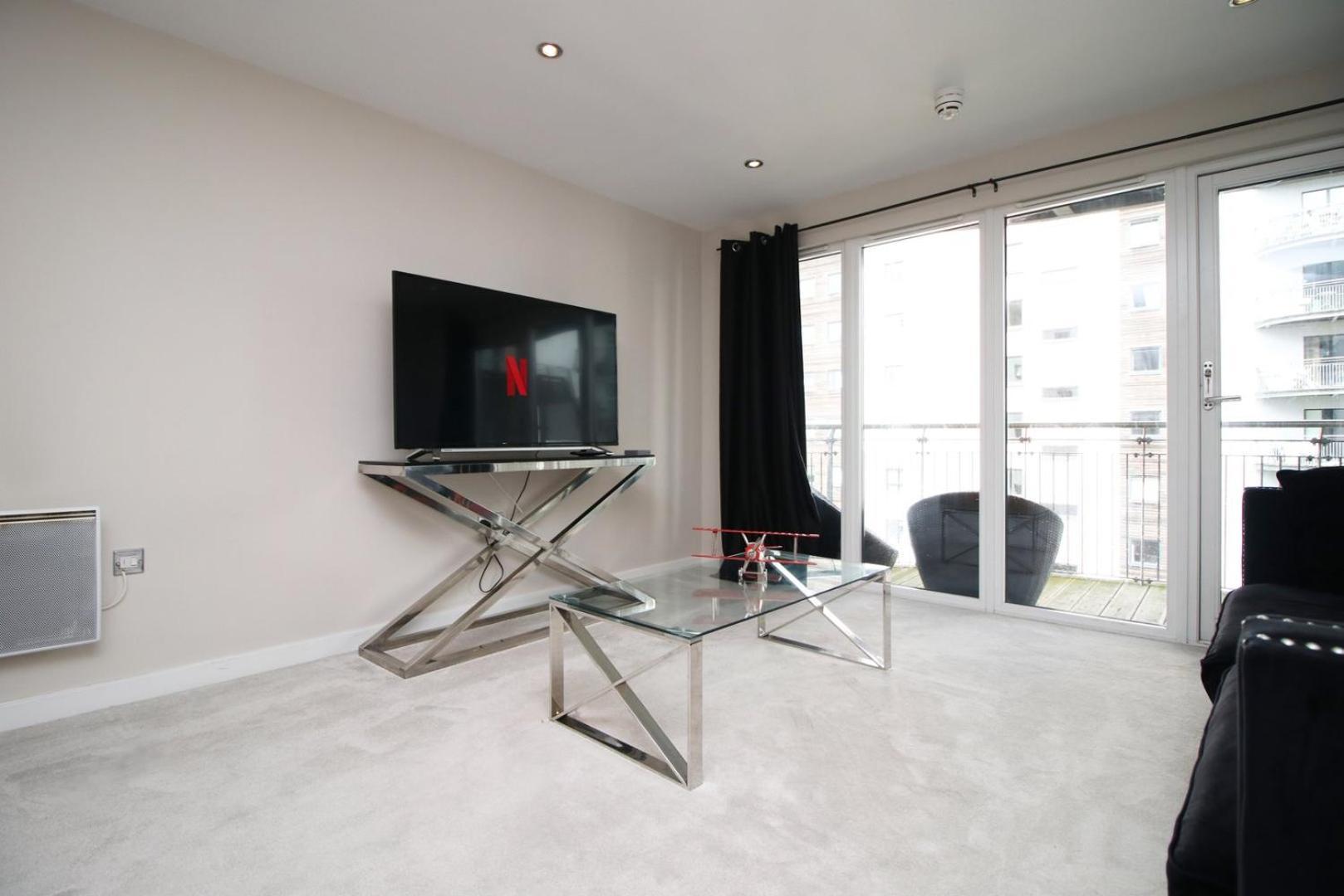 Perfect Getaway In Cardiff Marina Apartment Bagian luar foto