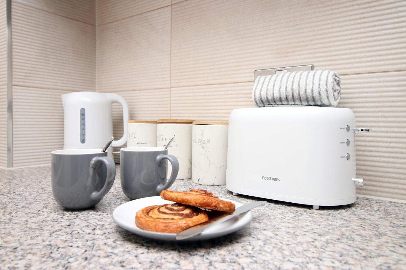 Perfect Getaway In Cardiff Marina Apartment Bagian luar foto