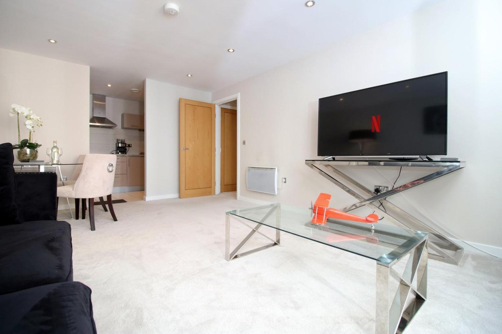 Perfect Getaway In Cardiff Marina Apartment Bagian luar foto