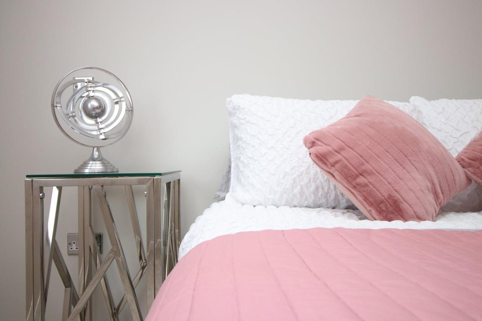 Perfect Getaway In Cardiff Marina Apartment Bagian luar foto