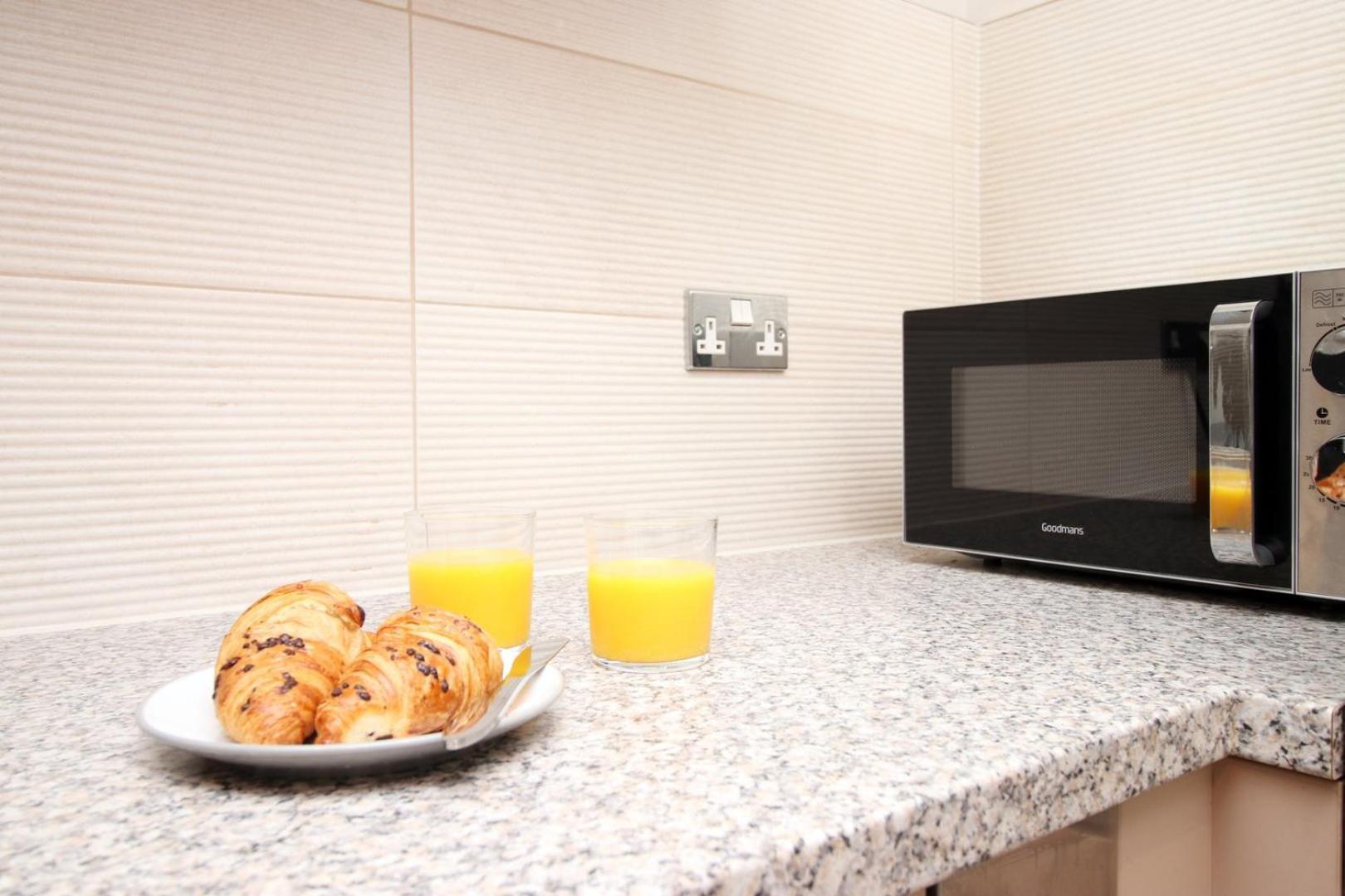 Perfect Getaway In Cardiff Marina Apartment Bagian luar foto