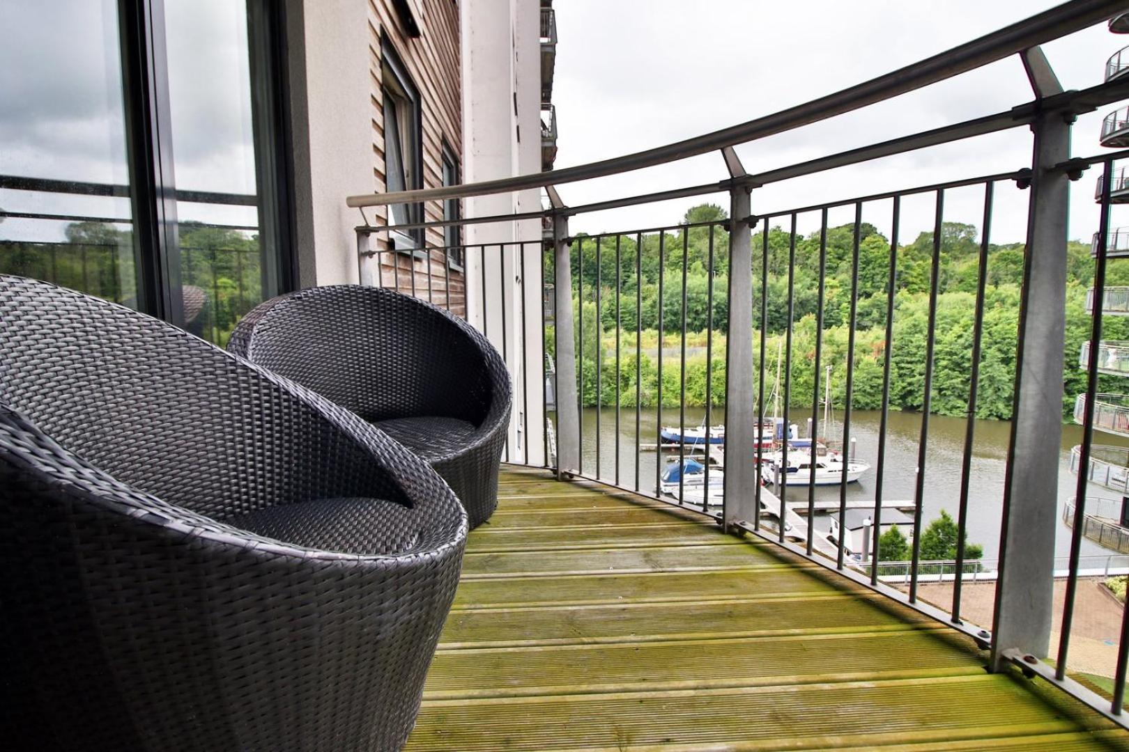 Perfect Getaway In Cardiff Marina Apartment Bagian luar foto