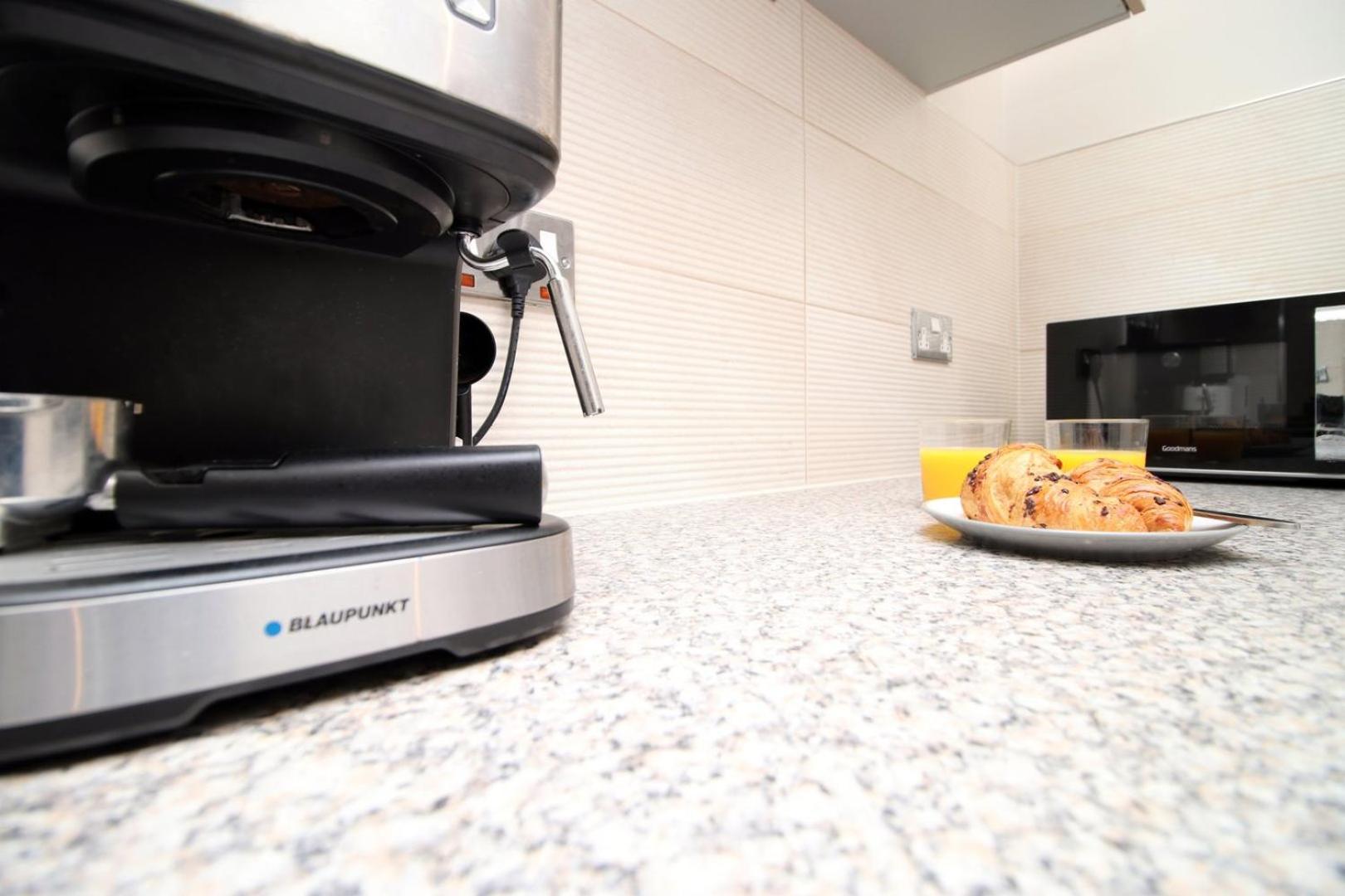 Perfect Getaway In Cardiff Marina Apartment Bagian luar foto