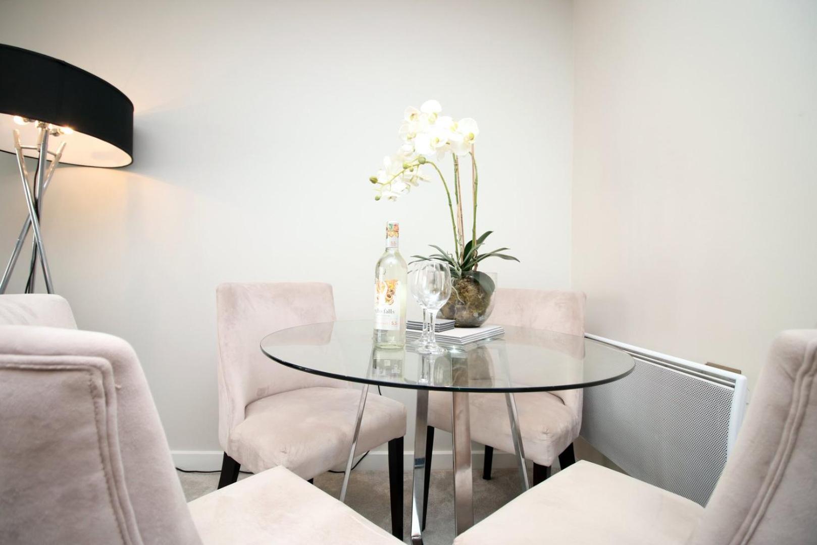 Perfect Getaway In Cardiff Marina Apartment Bagian luar foto