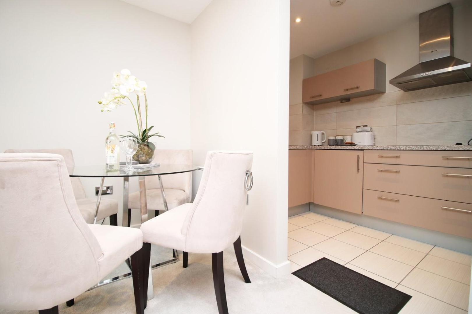Perfect Getaway In Cardiff Marina Apartment Bagian luar foto