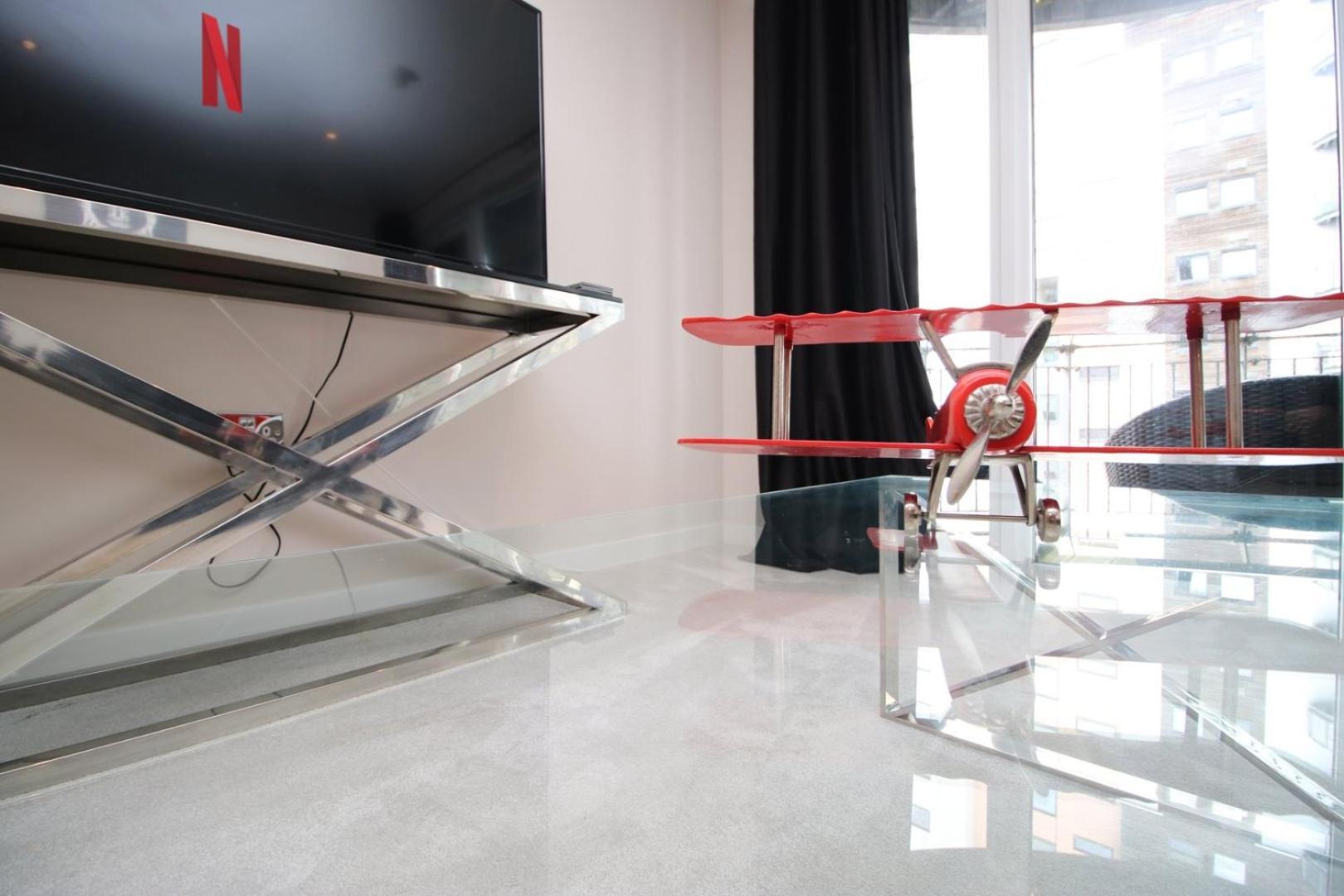 Perfect Getaway In Cardiff Marina Apartment Bagian luar foto