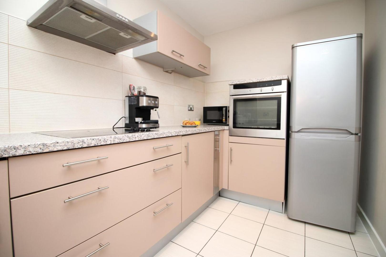 Perfect Getaway In Cardiff Marina Apartment Bagian luar foto